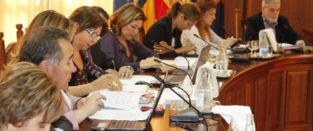 El PP denuncia que el Cabildo gastó más de 3 millones de euros en 2011 en contrataciones temporales de personal