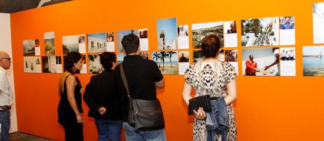 La exposición fotográfica 100 miradas sobre Lanzarote y Fuerteventura muestra el amor por el territorio de cien vecinos de ambas islas