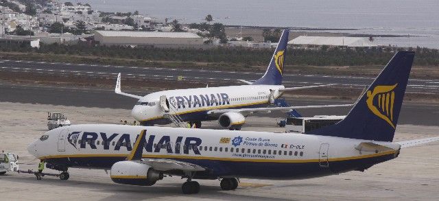 Ryanair anuncia la cancelación de seis rutas con Lanzarote y otras 15 con el resto de las islas por los "incumplimientos" del Gobierno regional