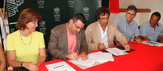 El Cabildo y Teguise formalizan cuatro convenios para mejorar la gestión de residuos y la atención ciudadana en La Graciosa