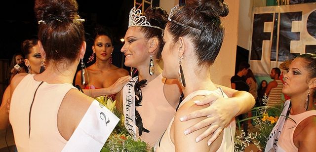 Cristina Croitorv se hace con el título de Miss Puerto del Carmen 2012 y Yaiza Cristina López con el de Reina de las Fiestas