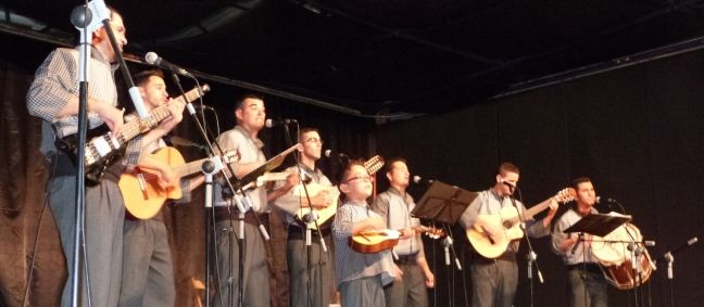 El Golpito presenta ante un numeroso público su segundo disco Al Alba entre Cuerdas