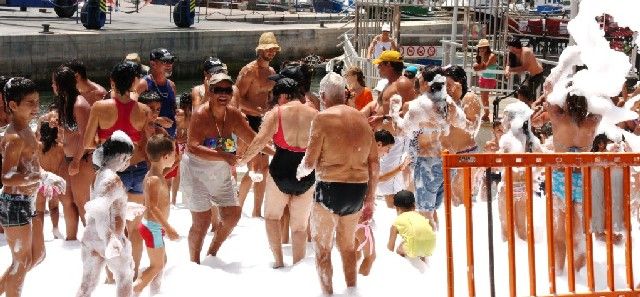 La procesión terrestre y la verbena del solajero pusieron fin a las fiestas de Puerto del Carmen