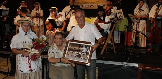 El Encuentro de Música Tradicional puso la nota más emotiva a las fiestas de San Ginés, con la "reaparición" de Francisco Morales
