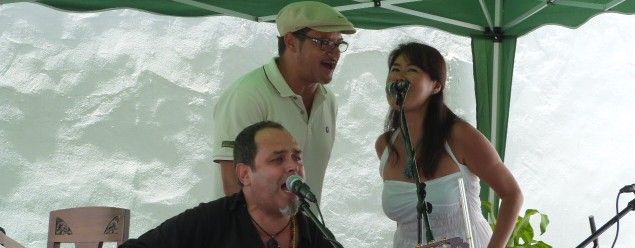 La música cubana impregna el patio de la Casa Museo del Timple