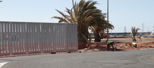 Cabildo y Ayuntamiento de Arrecife solicitan a la Autoridad Portuaria de Las Palmas la paralización de las obras del vallado  de Naos
