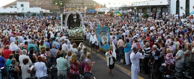 Multitudinaria Misa y procesión en honor a  Los Dolores en Mancha Blanca