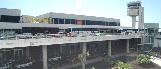Oramas pide que el Gobierno explique por qué ha decidido reducir una hora el horario de apertura del aeropuerto de Guacimeta