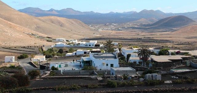 Los vecinos de La Degollada consiguen un compromiso del pleno del Cabildo para que no sea declarada como zona de extracción minera
