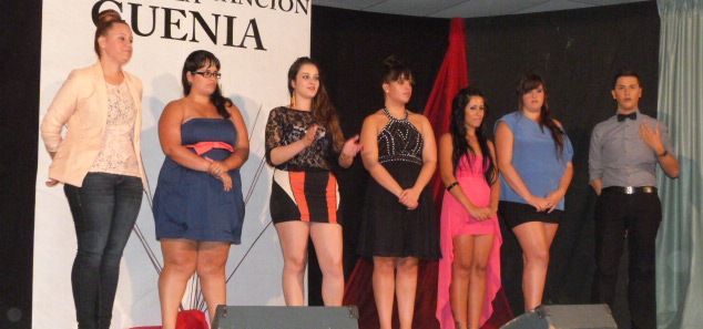 Laura Peña triunfa con "Una mujer como yo", de Malú, y  gana el Festival de la Canción Guenia El Mojón