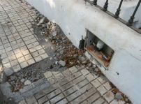 El "lamentable estado" de la calle Roque del Oeste en Puerto del Carmen provoca "caídas" y los vecinos sufren la "presencia de ratas"