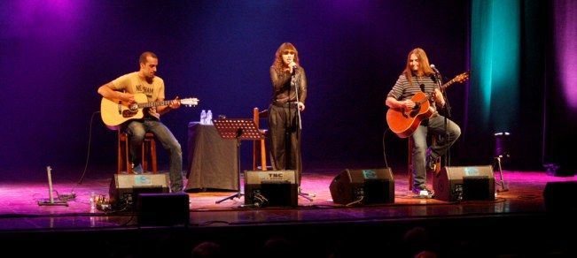 Chenoa se metió al público en el bolsillo en su concierto acústico en el Teatro Insular