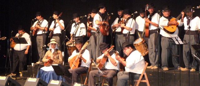 La agrupación folclórica Gaida celebró su sexto Festival en el Teatro de Tías