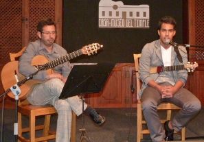 Gabriel García sorprende con su concierto íntimo en la Casa Museo del Timple