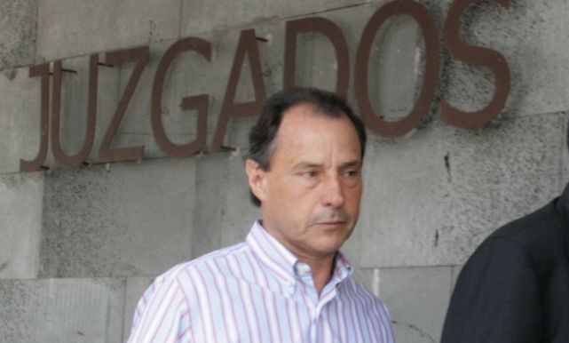 Juan Francisco Rosa, a la entrada de los Juzgados de Arrecife