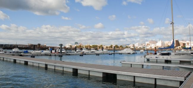 Marina Lanzarote abre un servicio de amarres a los cuatro meses de colocar la primera piedra del futuro puerto deportivo de Arrecife