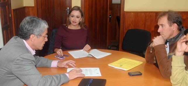 San Bartolomé y Endesa firman un convenio para suministrar con mayor capacidad la electricidad en la zona industrial de Playa Honda