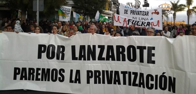 Unas trescientas personas se manifiestan en contra de la privatización de Inalsa