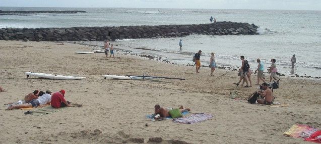 El Consistorio prepara un pliego para que la empresa que coloque hamacas en las playas de Costa Teguise se ocupe de la vigilancia