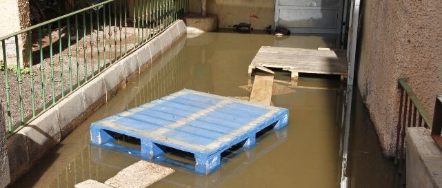 Los vecinos de Los Alonso llevan dos semanas inundados de aguas fecales: Hemos llamado a todos lados y no nos hacen caso