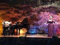 Un concierto lírico dio la bienvenida al nuevo año en la Cueva de los Verdes