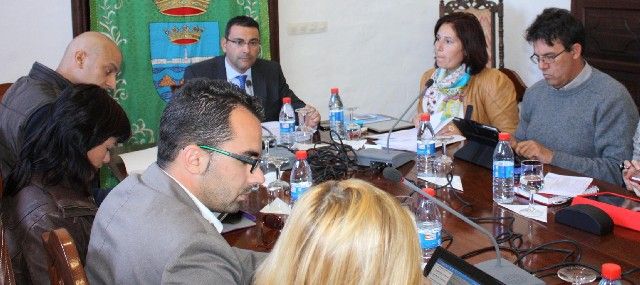 El interventor de Teguise cuestiona los pagos de 175 euros por asistencia a la Junta de Concejales y emite un informe desfavorable