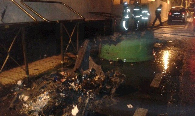 La Policía Local denuncia a dos menores por la quema de varios contenedores y otros actos vandálicos en Puerto del Carmen