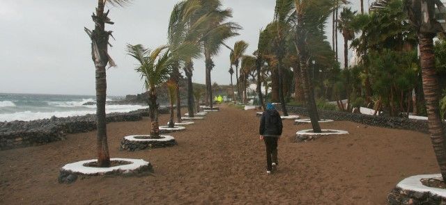 Lanzarote vuelve a estar en alerta amarilla el martes y el miércoles por fenómenos costeros y fuerte viento