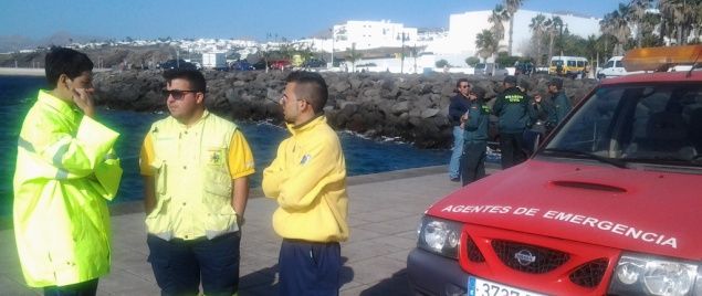 Guardia Civil y Salvamento Marítimo dan por terminada la búsqueda "activa" del joven desaparecido el viernes en Playa Chica