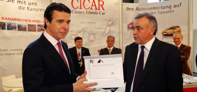 CICAR entrega la audio guía de las Islas Canarias en alemán al Ministro de Turismo