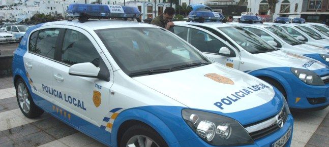 Dos jóvenes imputados por causar daños en ocho vehículos, en cuatro cabinas de telefonía y en una marquesina en Puerto del Carmen