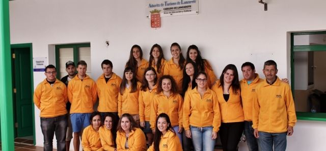 Turismo Lanzarote ayuda a sufragar el viaje de 20 alumnos de la Escuela de Turismo a la ITB de Berlín