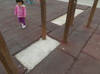Vecinos de Titerroy denuncian el mal estado de los parques infantiles y los "peligros" que pueden entrañar para los niños