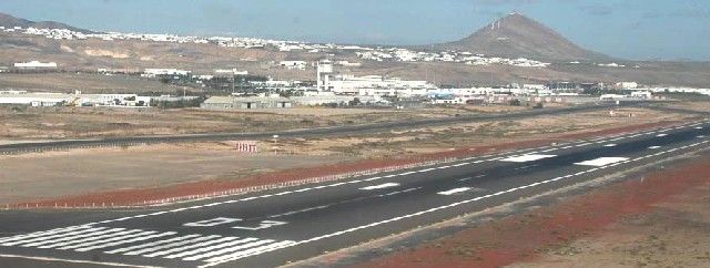 Desviados doce vuelos internacionales en el aeropuerto de Guacimeta