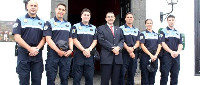 Six new officers take office in the Local Police of Teguise, although they still have to do training and internships
