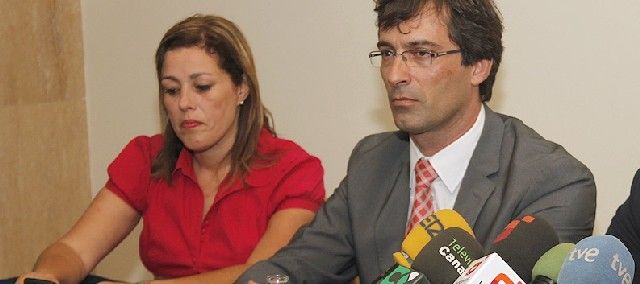 Jóvenes del PP exigen una disculpa a San Ginés por los "graves insultos" que profirió contra Ástrid Pérez tras suspenderse el pleno de Brito