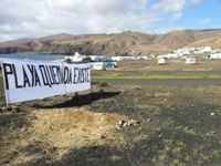 Los vecinos de Playa Quemada muestran su inquietud por el silencio del Consistorio y por cómo y en qué plazos encajará al pueblo en el PGOU