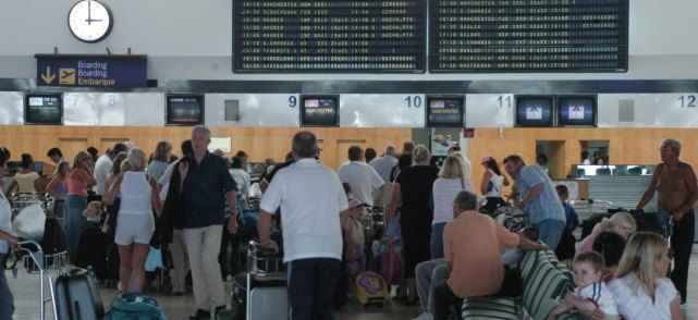 Los sindicatos convocan paros en la empresa de handling Swissport en el aeropuerto de Lanzarote
