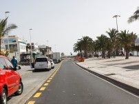CC propone crear una zona azul en Puerto del Carmen para fomentar la "rotación" de coches y facilitar el aparcamiento en la avenida