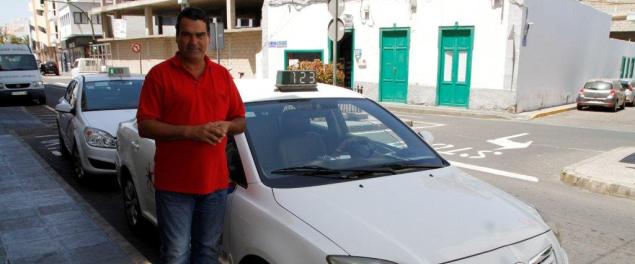 Uno de los taxistas criticados por la asociación de Arrecife defiende su derecho a trabajar en el hospital y asegura que ha sufrido "amenazas"