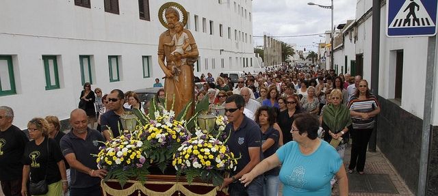 Titerroy despide sus fiestas en honor a San José Obrero con una procesión y la actuación del grupo Raíces