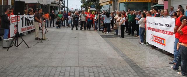 Unas 200 personas se manifiestan en Arrecife por el 1 de mayo