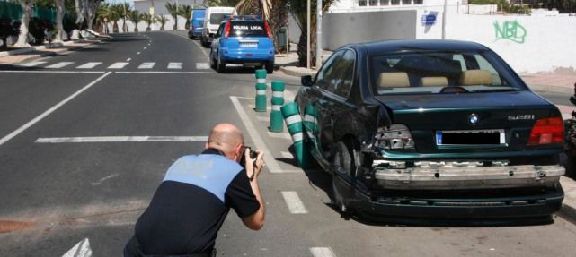 Una mujer resulta herida grave tras volcar su vehículo en las inmediaciones de la estación de guaguas de Arrecife