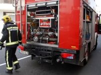 Los bomberos apagan un pequeño incendio en Galerías Rosa, que ha provocado una gran columna de humo