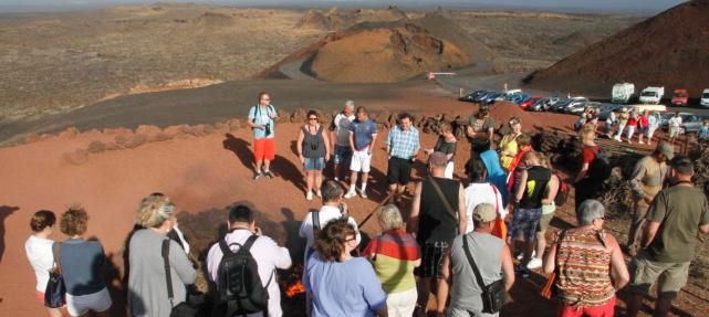 El Gobierno canario sanciona a tres personas con 3.000 euros por ejercer como guías turísticos en la isla sin tener el título necesario