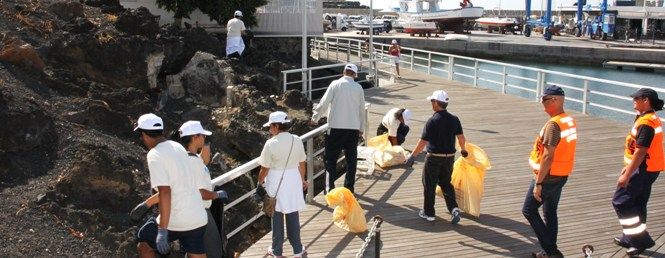La campaña de limpieza y sensibilización de Tías permite retirar cerca de mil kilos de residuos en la zona del Puerto de La Tiñosa