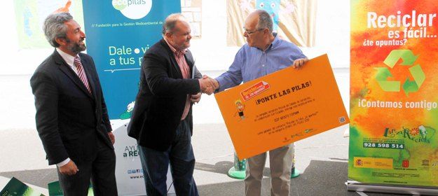 EL CEIP Adolfo Tophan ganador del concurso 'Ponte las Pilas' con cerca de mil kilogramos de pilas usadas recogidas