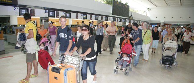 Lanzarote recibió en junio 15.183 pasajeros extranjeros más que en el mismo periodo de 2012