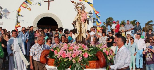 Playa Blanca shows its devotion to the Virgen del Carmen