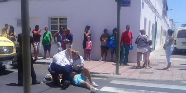 Dos heridos en una colisión entre un vehículo y una moto en Arrecife